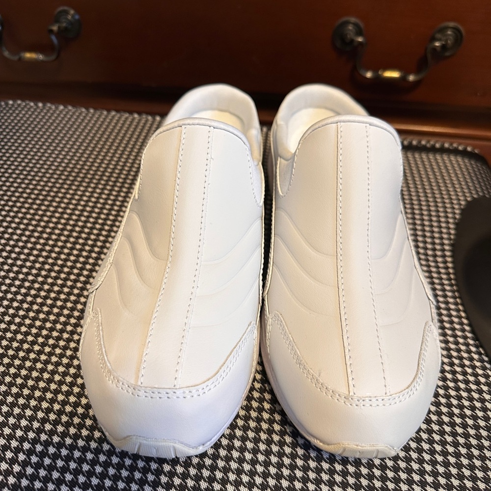 Easy Spirit Women's Leather Mules in White Style Name “Tour Guide”